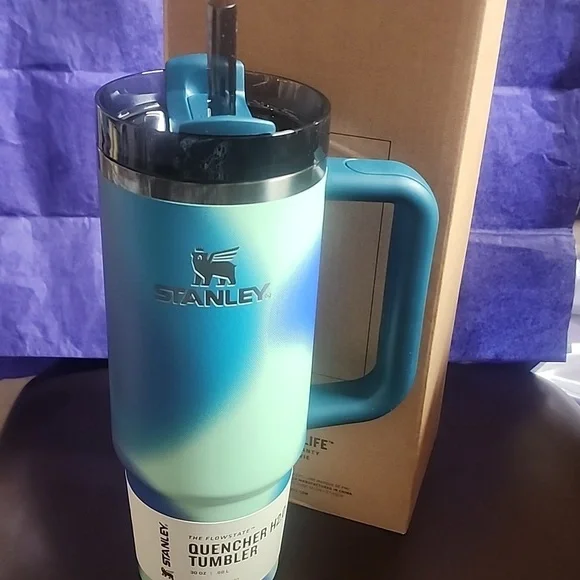 New 30 Ounce Authentic Stanley Coastal Teal Motion Tumbler - Picture 5 of 10